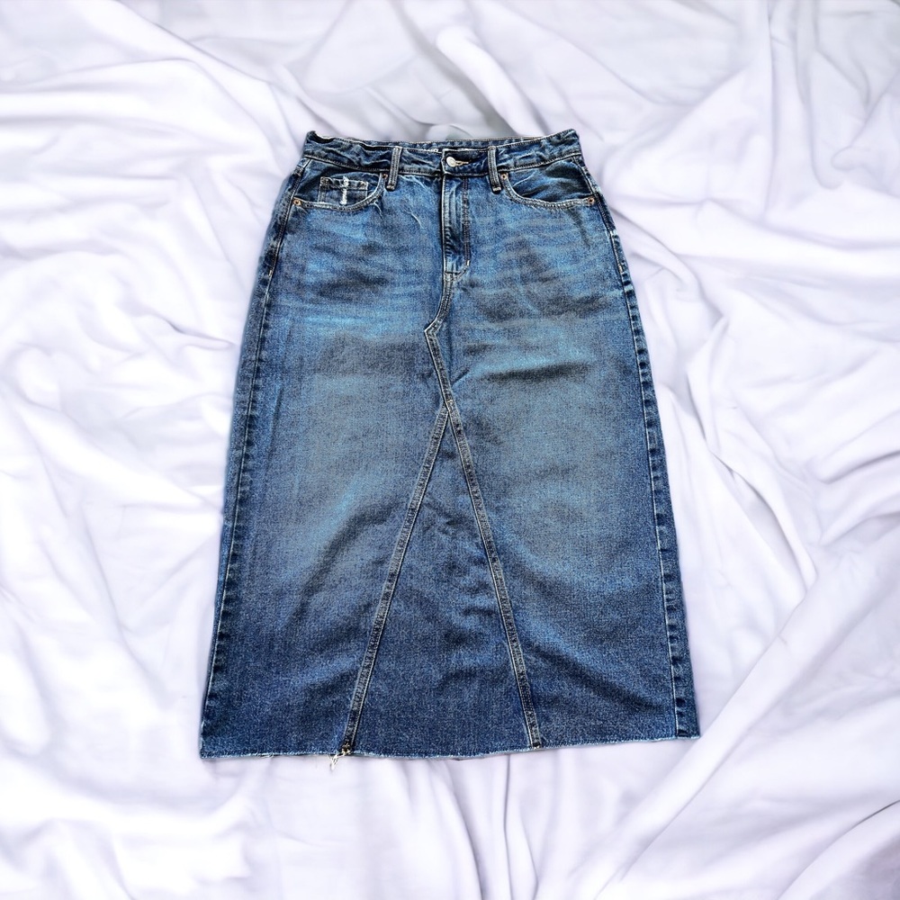 Old navy size 12 higher high rise. Waist 17 hips 20.5 flat and length 35.
